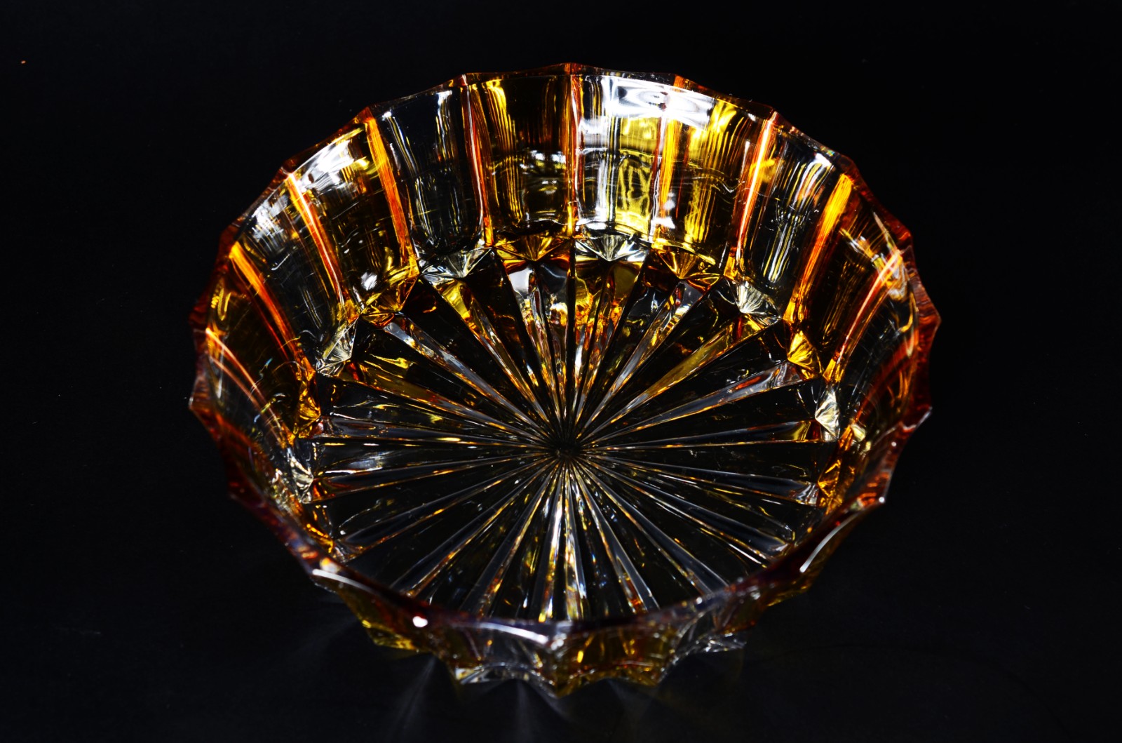 Quatro peças diversas de cristal lapidado, sendo: bomboniere, porta... - foto 5 de 10
