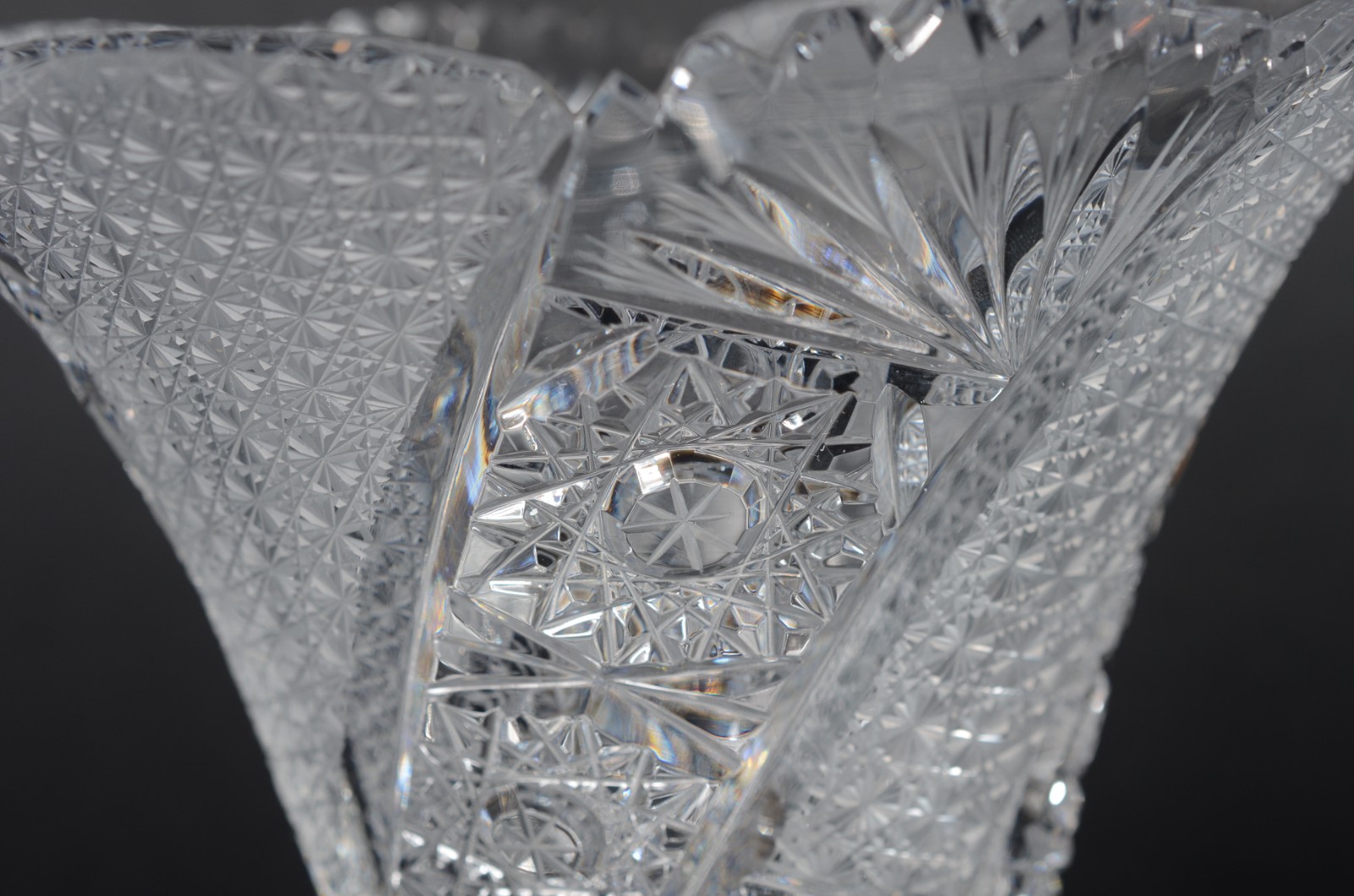 Quatro peças diversas de cristal lapidado, sendo: bomboniere, porta... - foto 9 de 10