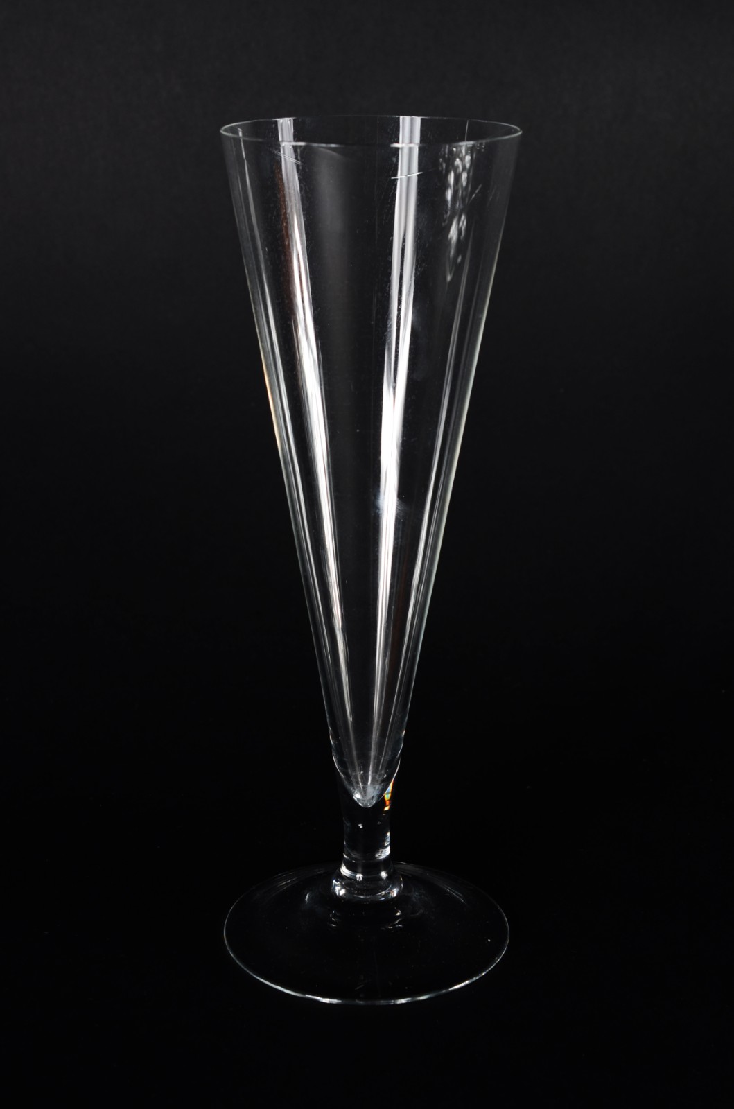 Nove tulipas para cerveja de cristal liso. - foto 3 de 4
