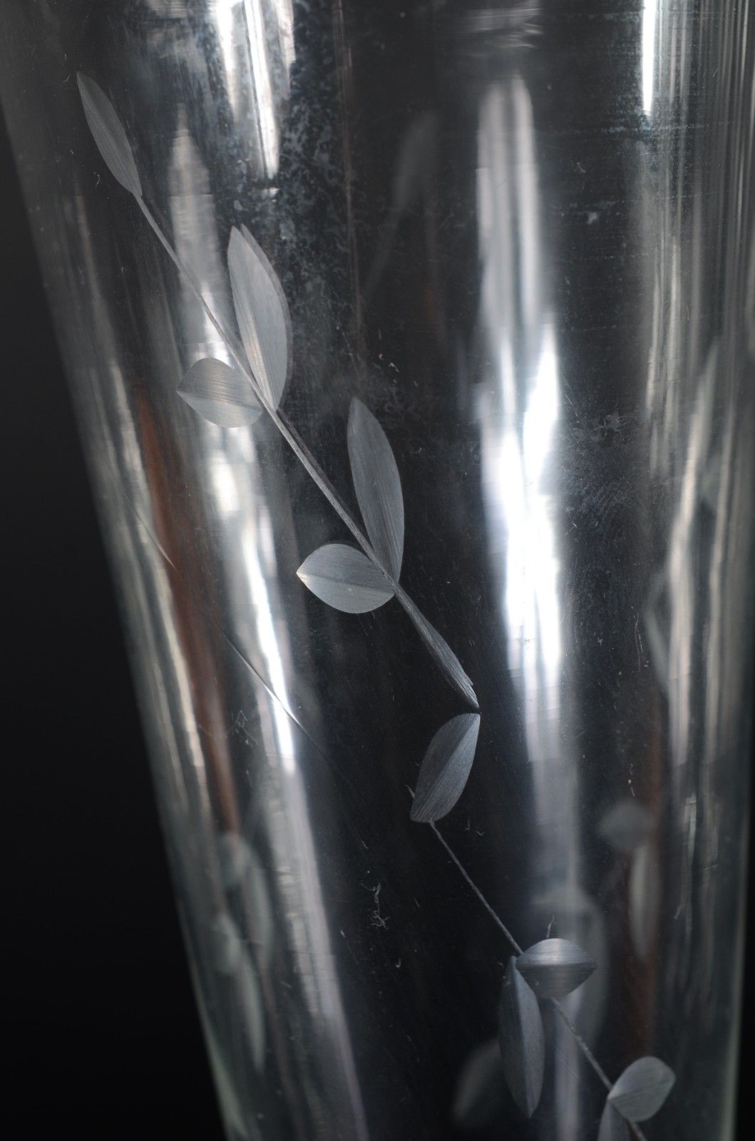 Seis tulipas de cristal com folhagens lapidadas. - foto 3 de 4