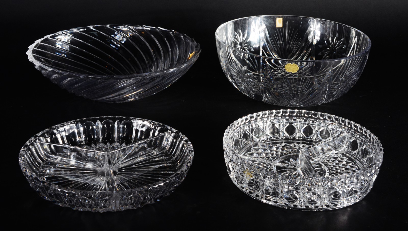 Quatro peças, sendo: 2 bowls e 2 porta petiscos de cristal. - foto 1 de 6
