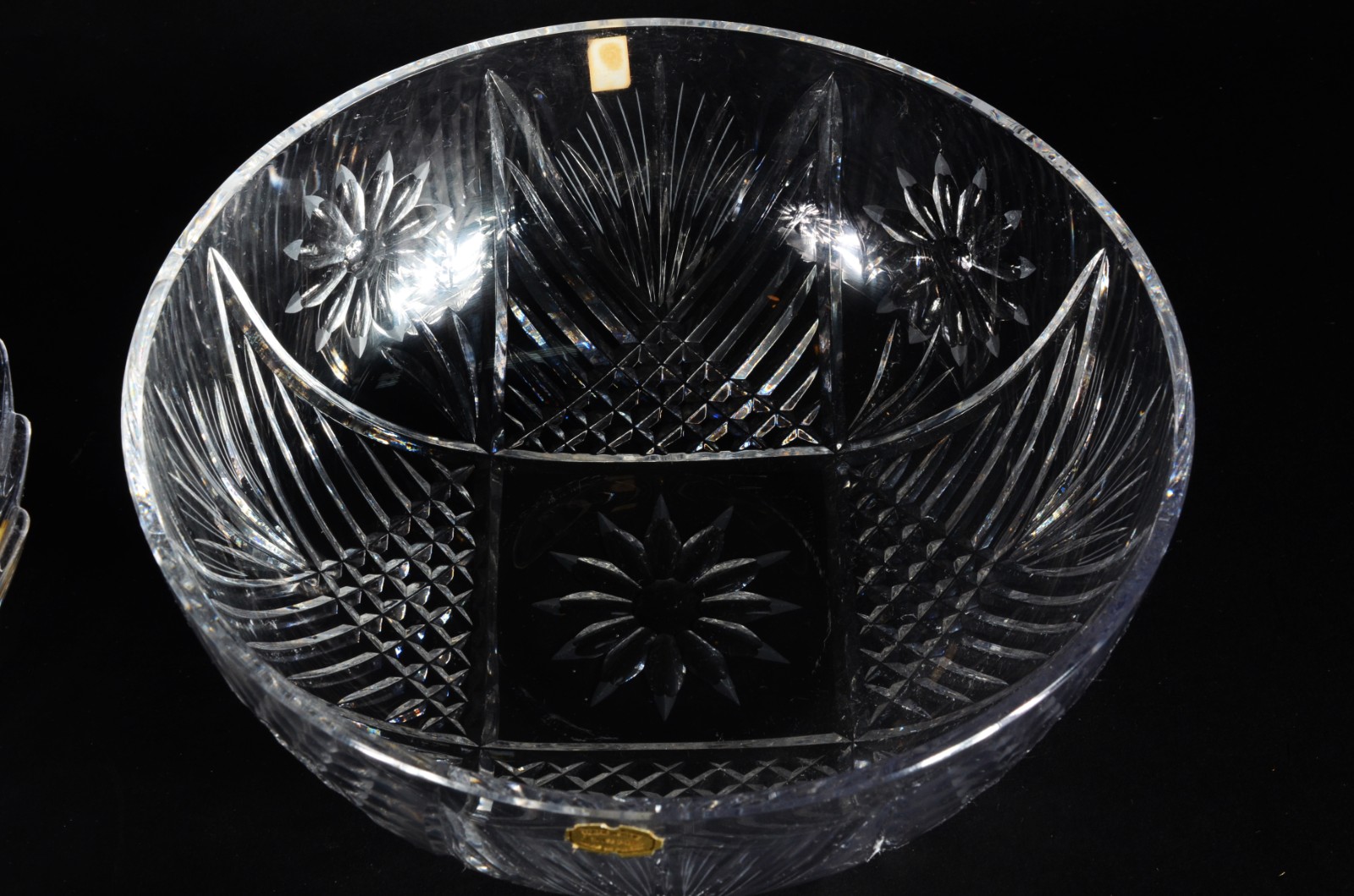 Quatro peças, sendo: 2 bowls e 2 porta petiscos de cristal. - foto 5 de 6