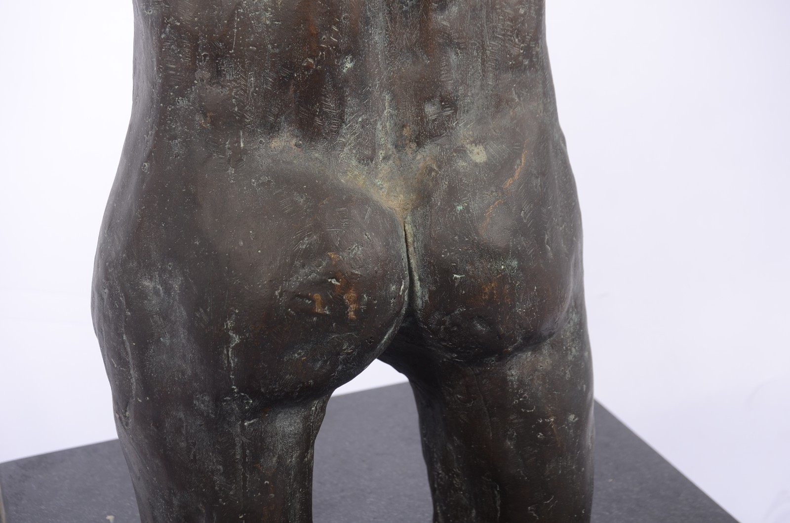 Escultura de bronze representando Guerreiro Nú. - foto 3 de 4