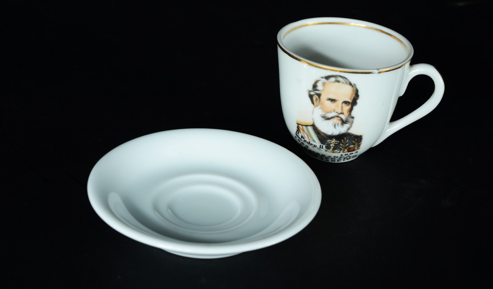 Xícara com pires de porcelana Rio Branco do IV centenário do Rio de... - foto 2 de 7