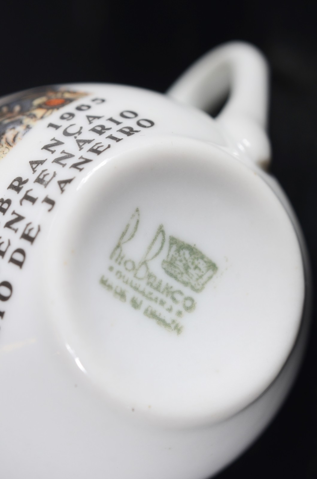 Xícara com pires de porcelana Rio Branco do IV centenário do Rio de... - foto 5 de 7