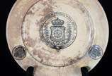 Prato de faiança "Anthony Shaw & Son". Ao centr... - Prato de faiança "Anthony Shaw & Son". Ao centro brasão Imperial envolto por jarreteira com a legenda: Corpo Policial da Província do Rio de Jan...