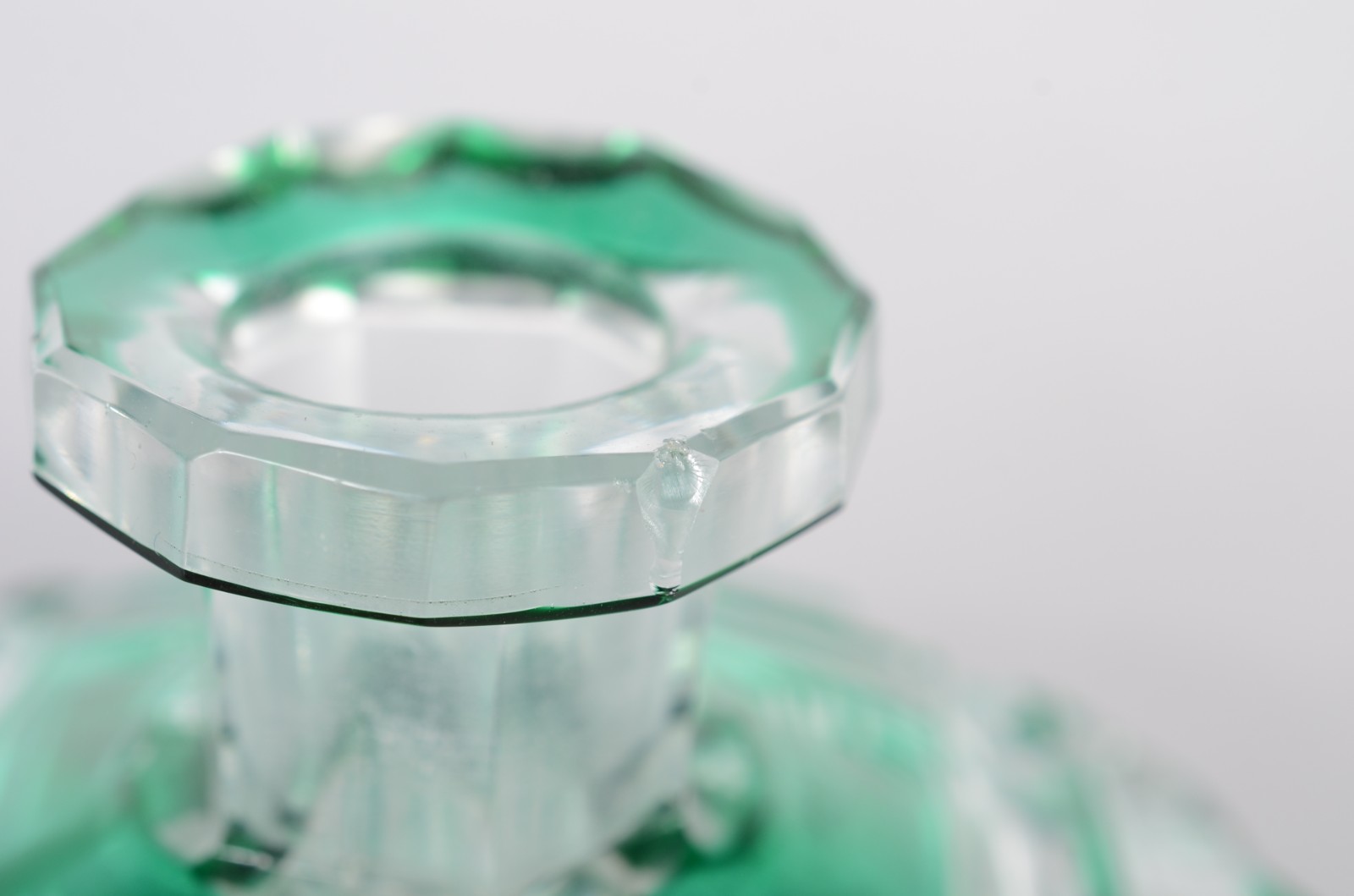 Conjunto com 3 peças para toilette de cristal doublé verde lapidado... - foto 8 de 10