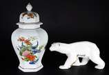 Duas peças, sendo: potiche de porcelana orienta... - Duas peças, sendo: potiche de porcelana oriental e estatueta de porcelana representando urso polar.