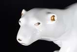 Duas peças, sendo: potiche de porcelana orienta... - Duas peças, sendo: potiche de porcelana oriental e estatueta de porcelana representando urso polar.