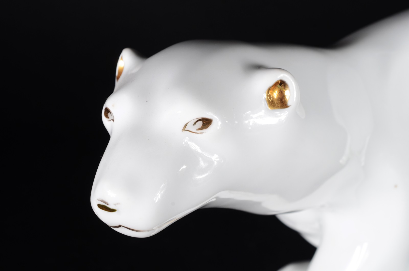 Duas peças, sendo: potiche de porcelana oriental e estatueta de... - foto 9 de 11
