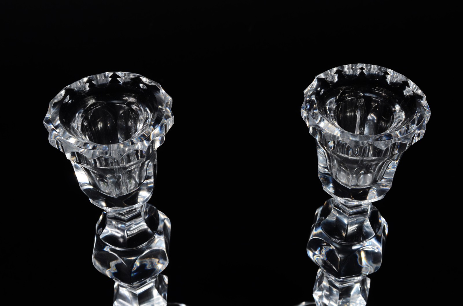 Dois pares de castiçais de cristal lapidado. - foto 3 de 8