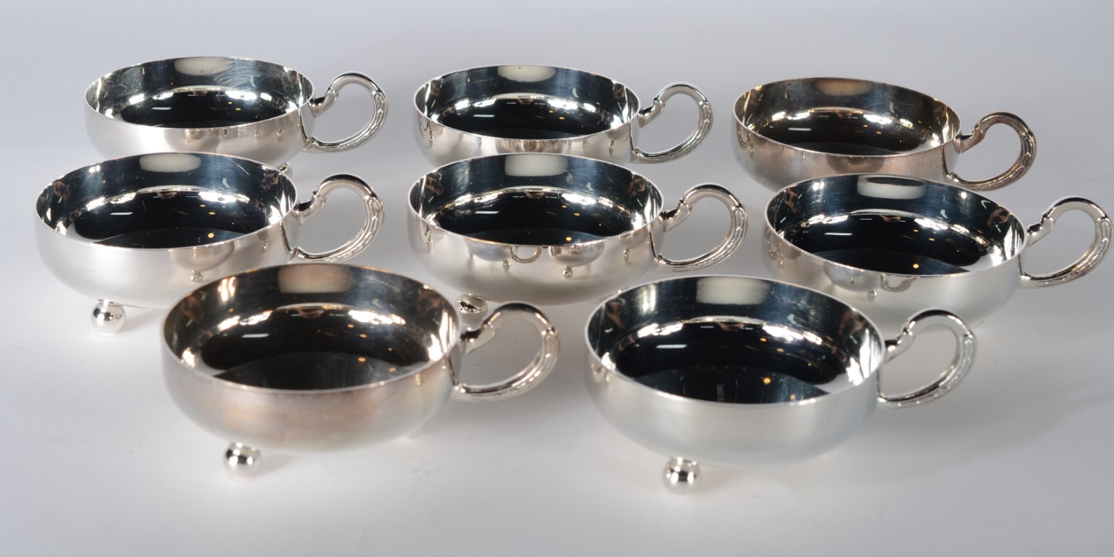 Diversas peças de metal prateado, composto de: 8 taças para sorvete... - foto 11 de 11