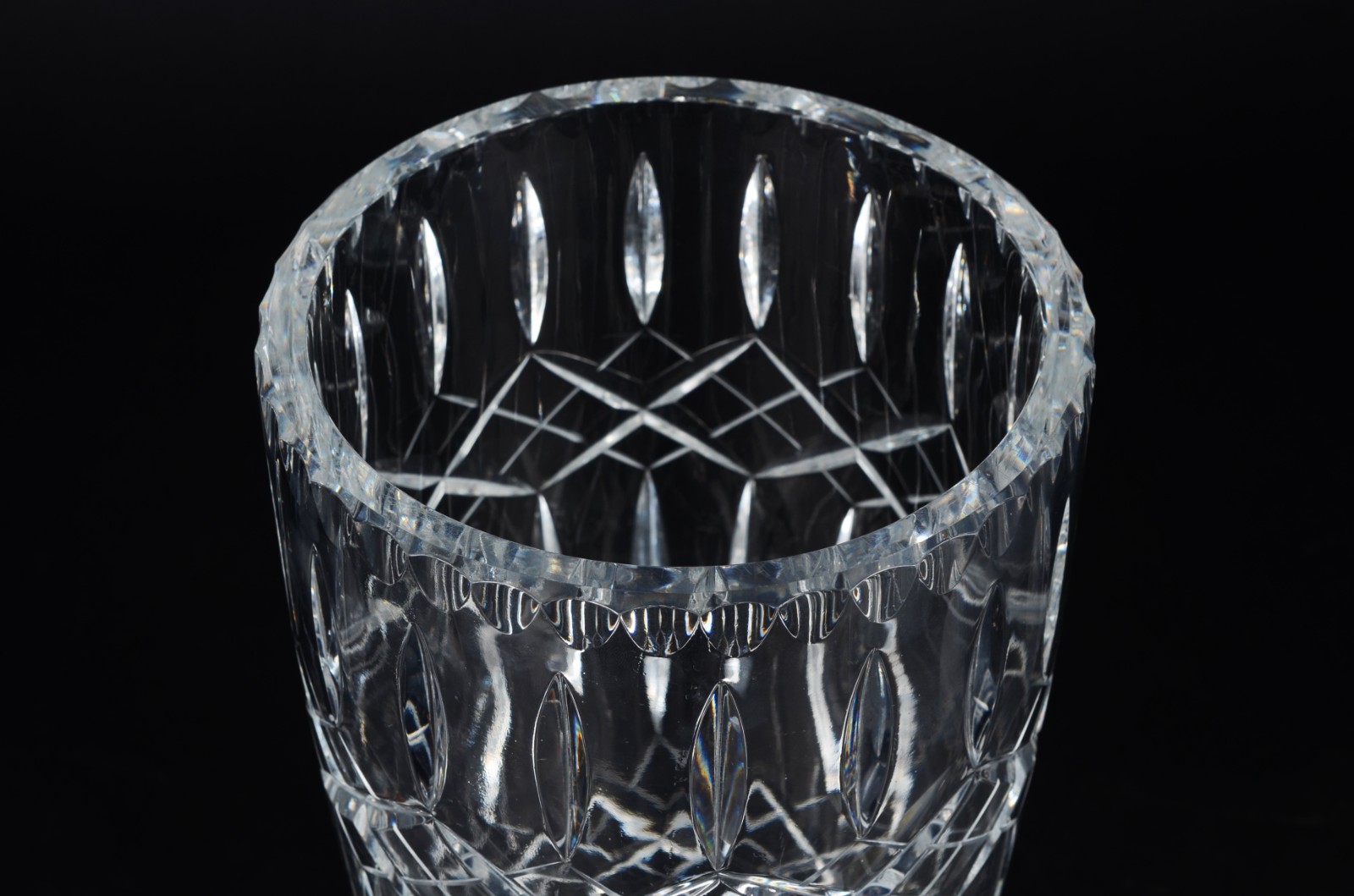 Vaso de cristal tcheco lapidado. - foto 4 de 6