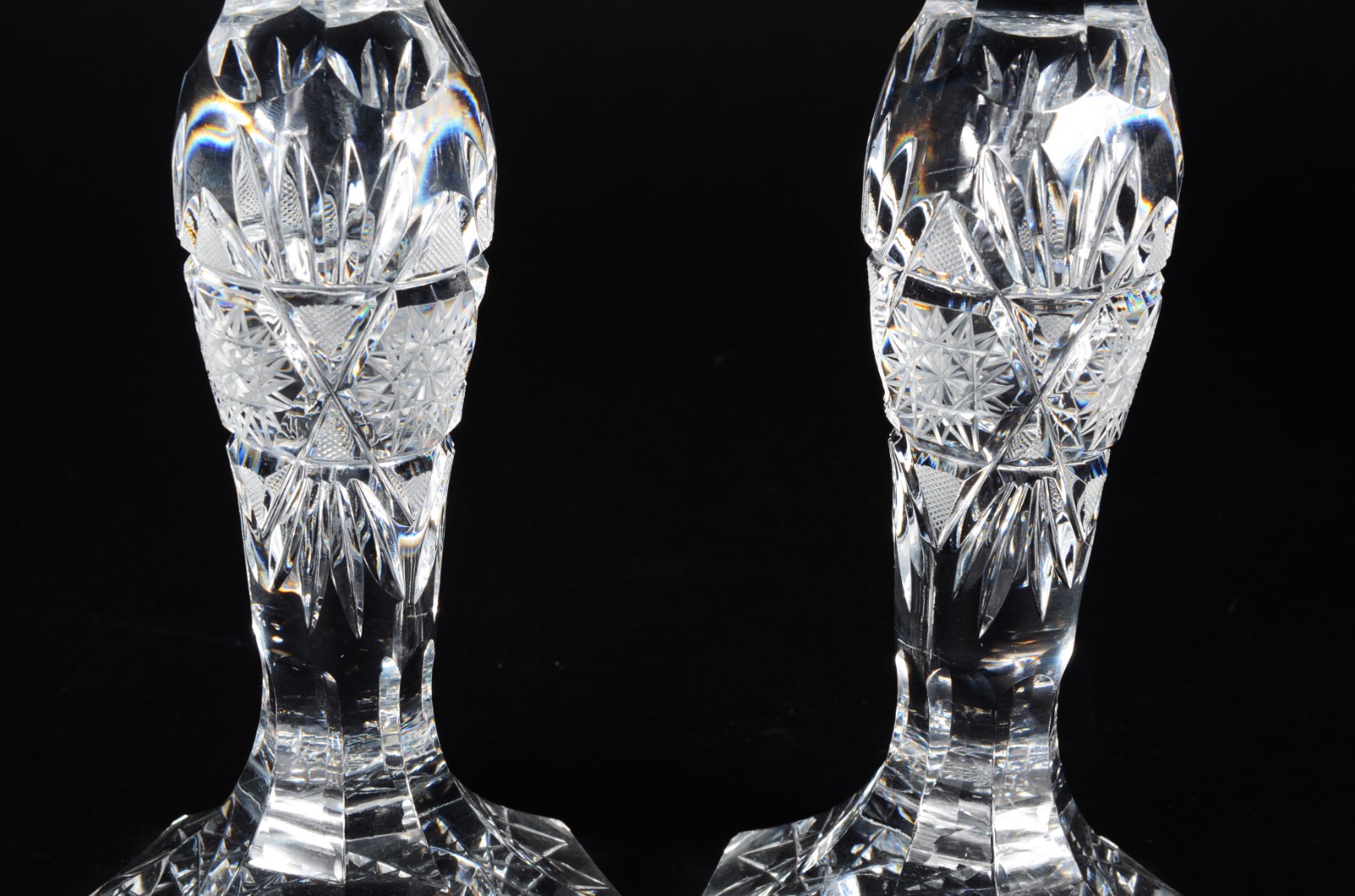 Diversas peças de cristal, sendo: par de castiçais (base colada)... - foto 7 de 10