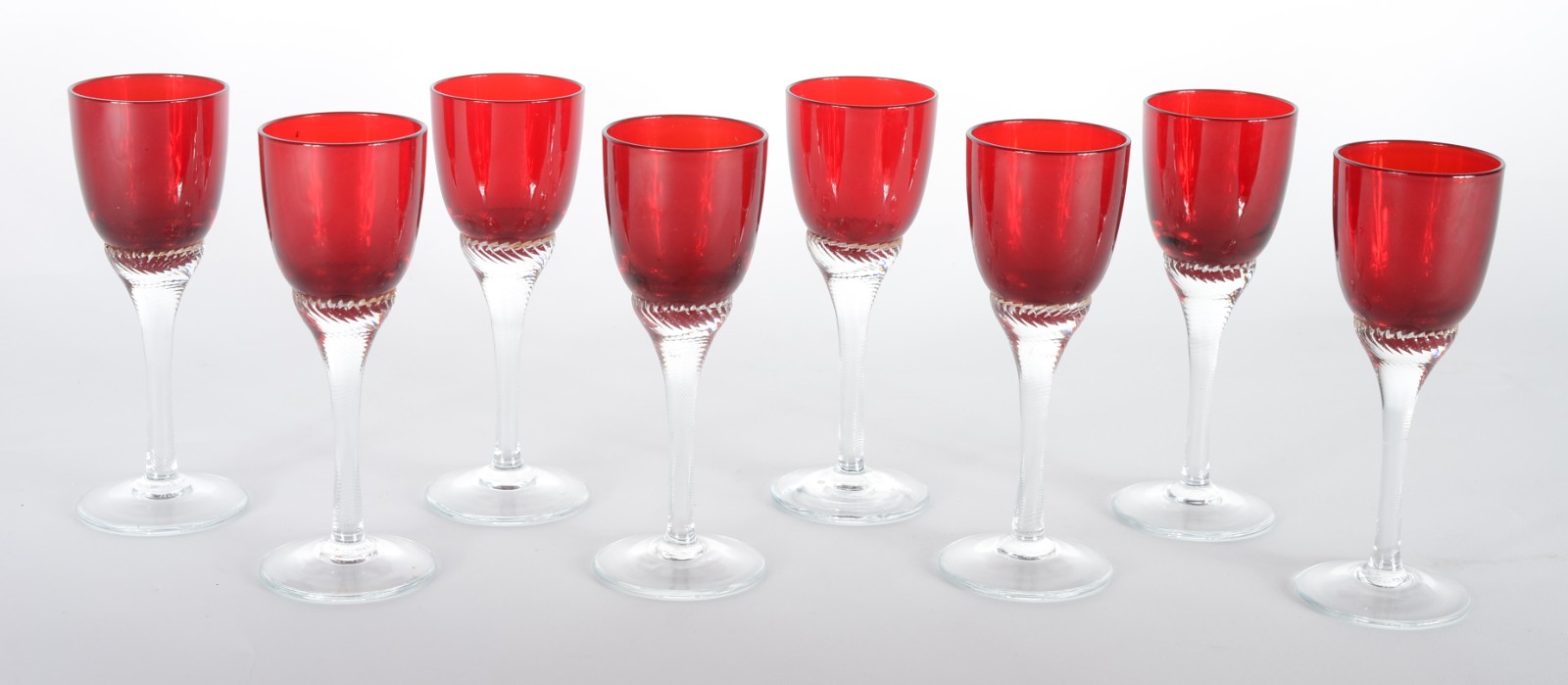 Conjunto com 8 cálices para licor na cor rubi. - foto 1 de 3