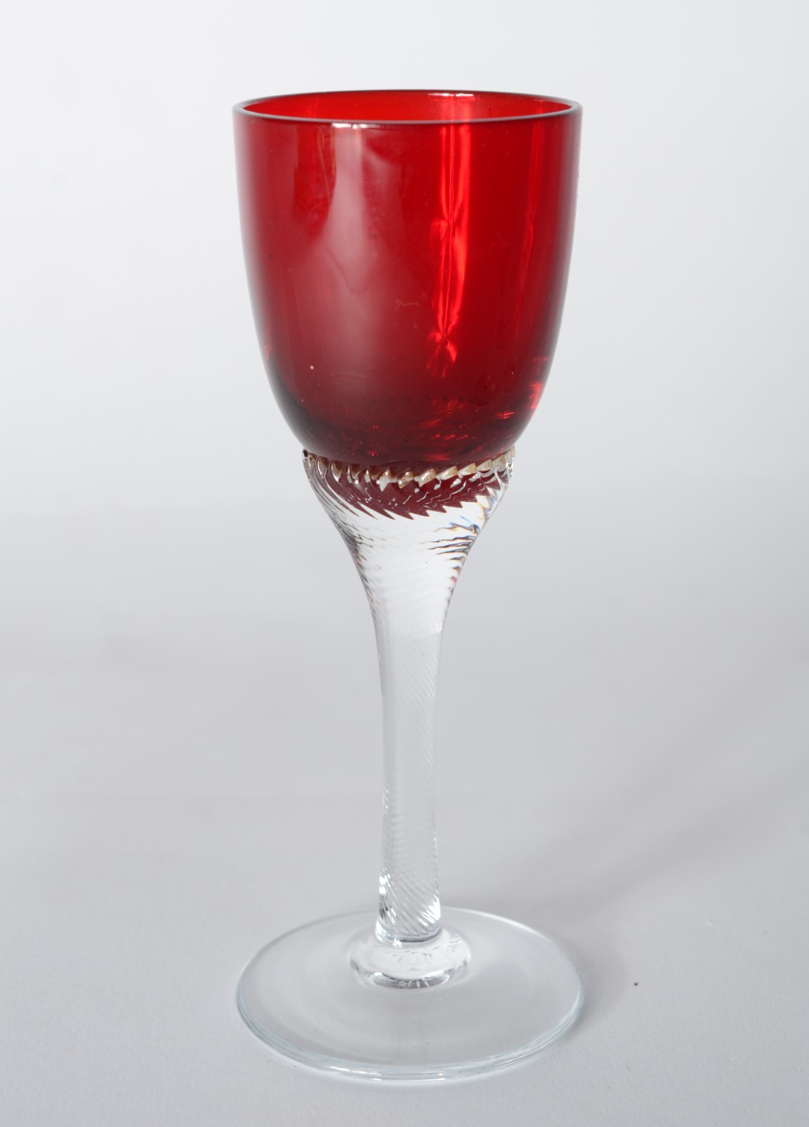Conjunto com 8 cálices para licor na cor rubi. - foto 2 de 3
