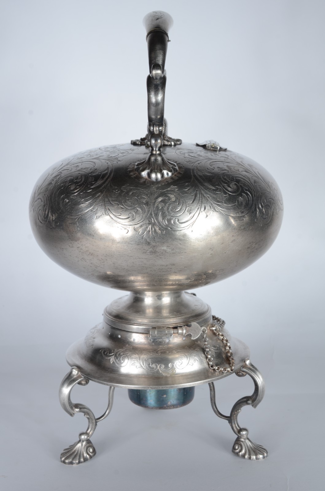 Samovar de metal espessurado a prata com guirlandas cinzeladas, pega... - foto 3 de 7