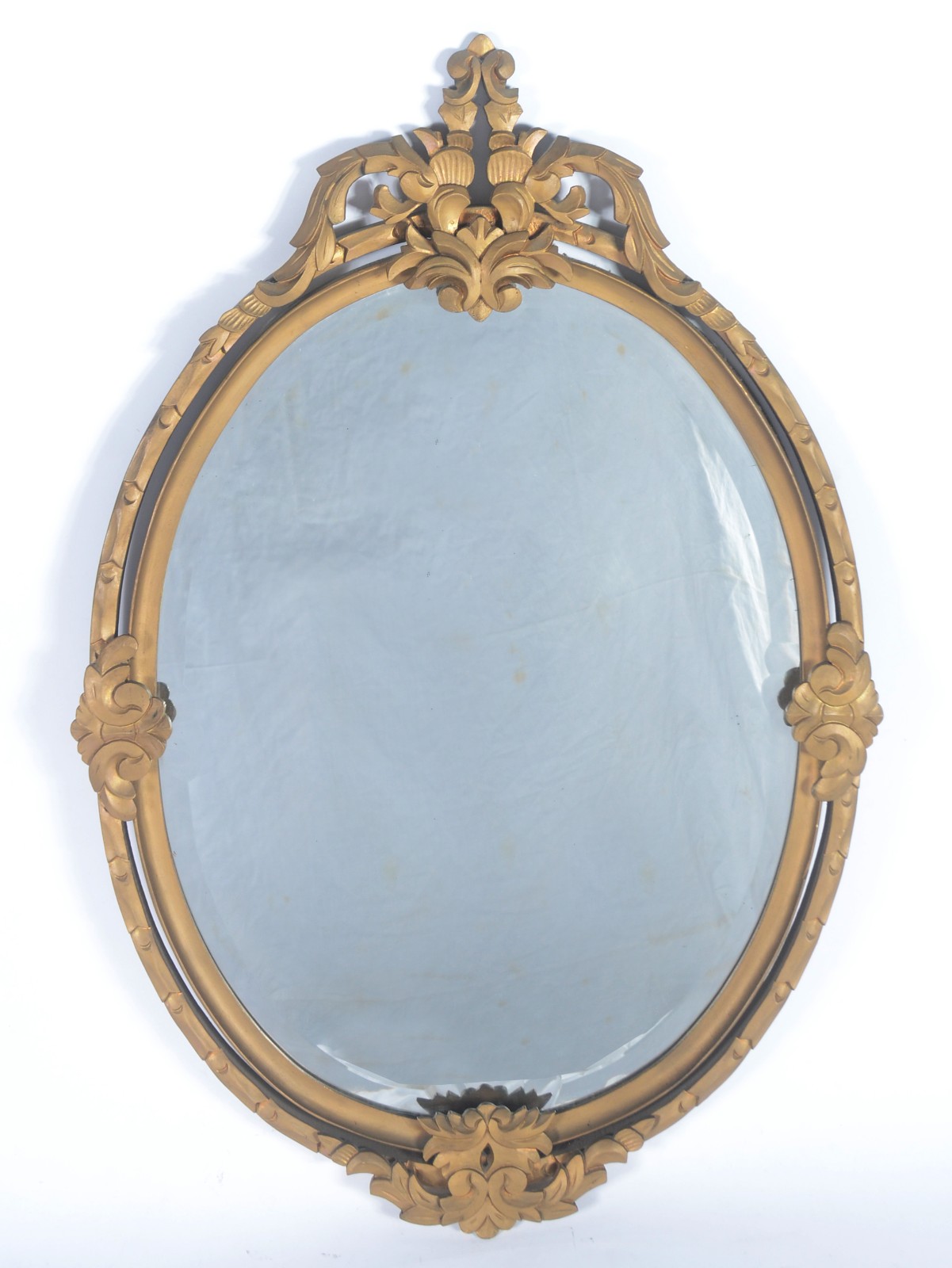 Espelho de cristal bisotado, feitio oval, moldura dourada encimada... - foto 1 de 4