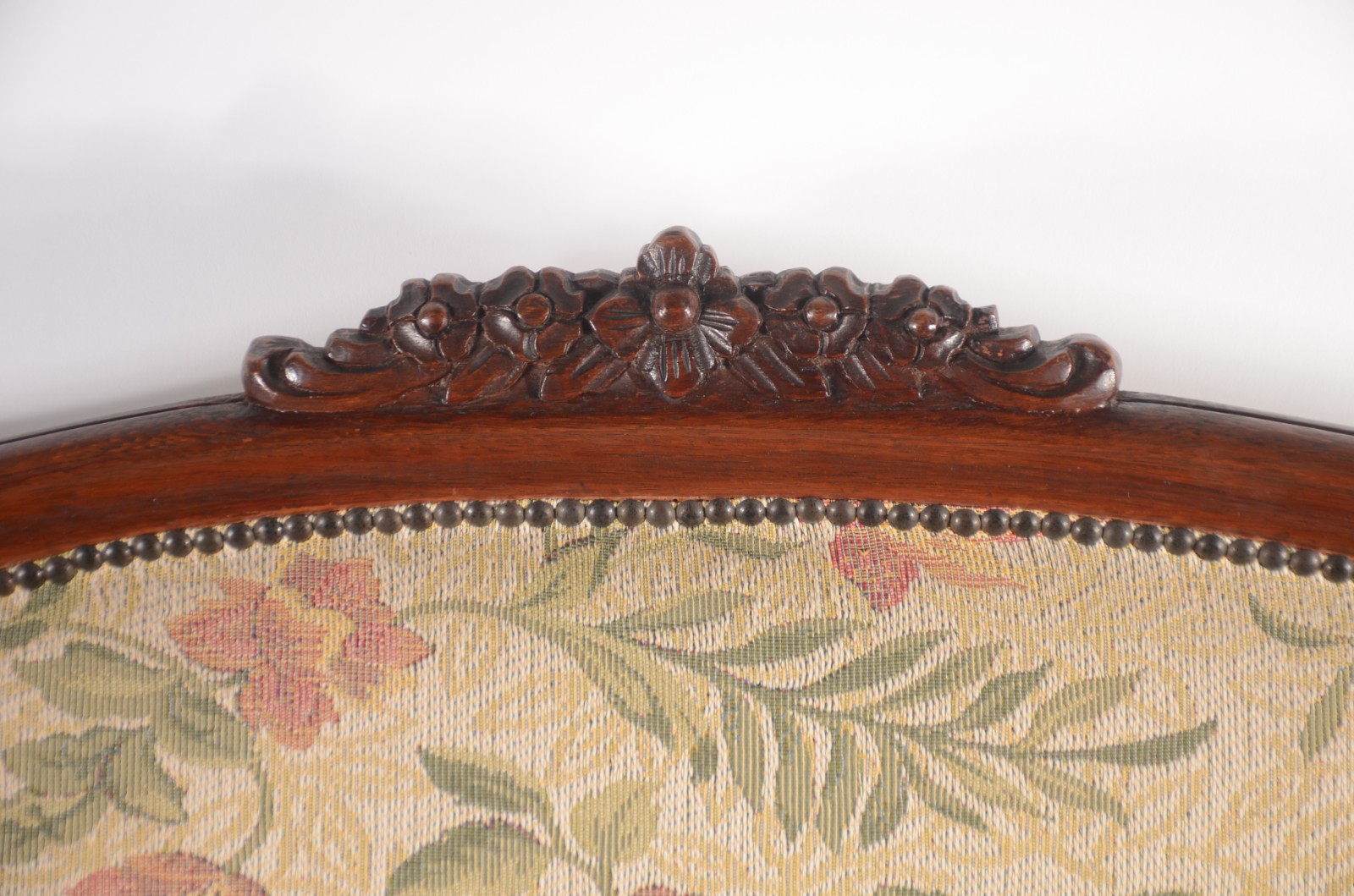 Conjunto de sofá para 3 lugares e par de poltronas de madeira nobre... - foto 3 de 8
