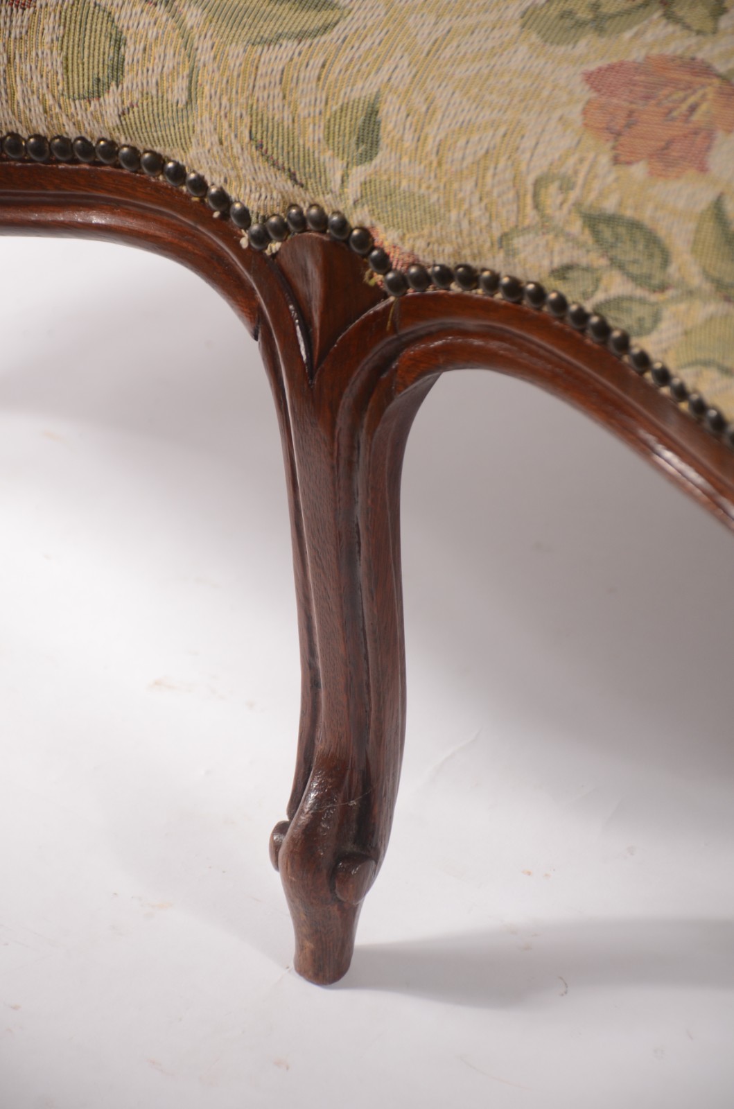 Conjunto de sofá para 3 lugares e par de poltronas de madeira nobre... - foto 5 de 8