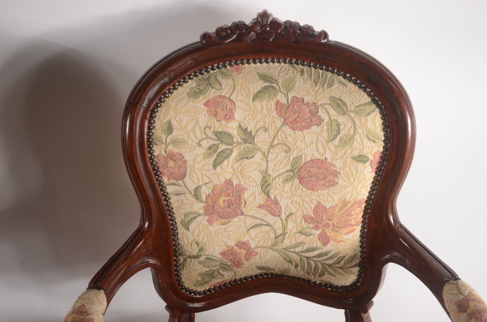 Conjunto de sofá para 3 lugares e par de poltronas de madeira nobre... - foto 6 de 8