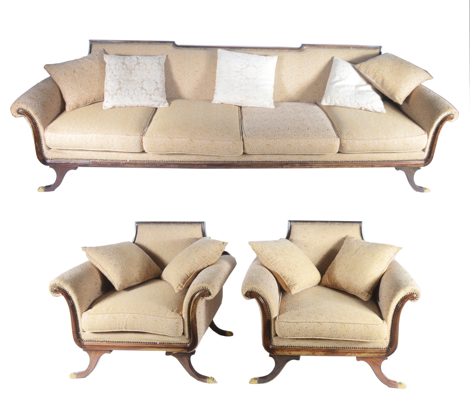 Conjunto de sofá e par de poltronas de madeira nobre, estilo ingles... - foto 2 de 8