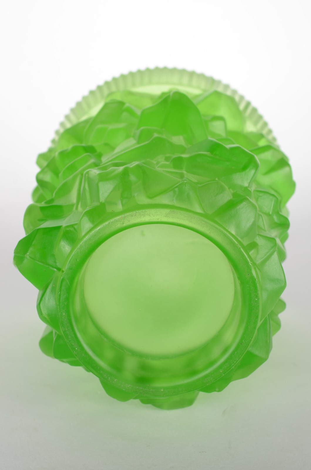 Vaso de cristal verde. Faltando parte de cima de encaixar. - foto 5 de 5
