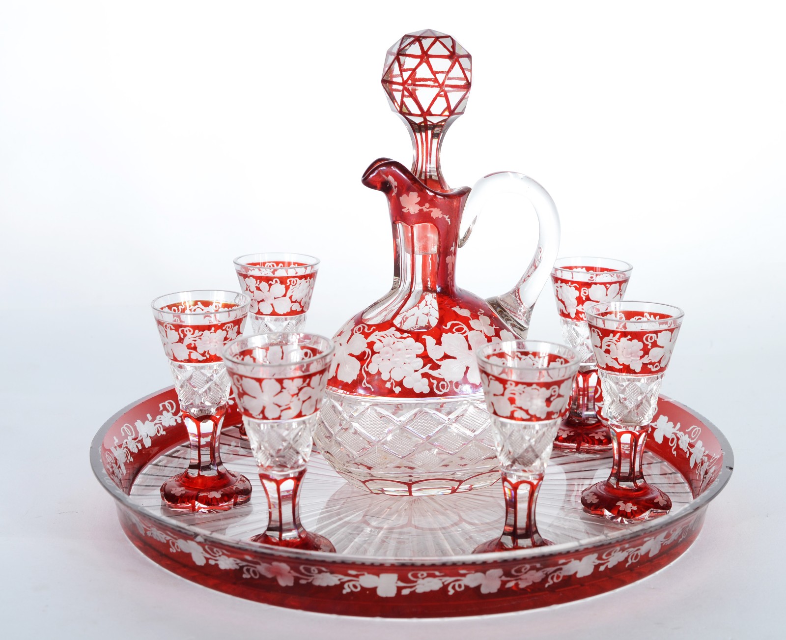 Conjunto de licoreira com 6 cálices e presentoir de cristal europeu... - foto 1 de 10