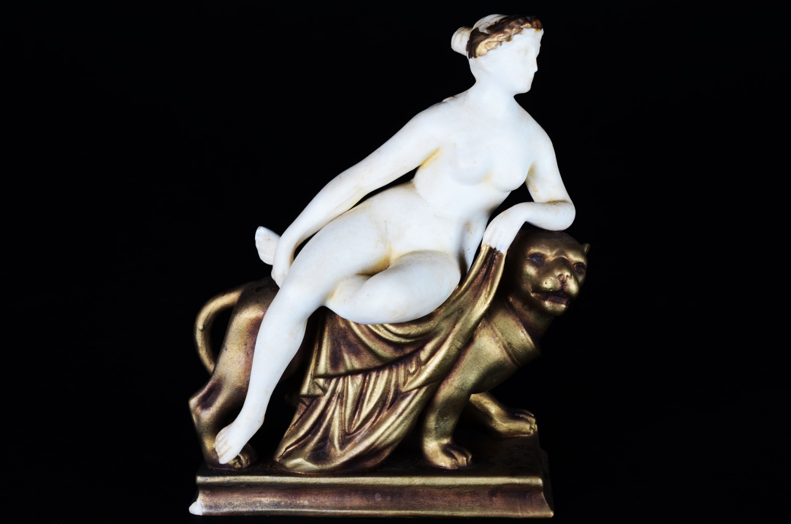 Diversas peças, sendo: caixa japonesa com figura feminina, estatueta... - foto 7 de 11