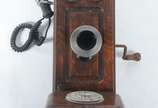 Telefone de parede com discador adaptado, caixa... - Telefone de parede com discador adaptado, caixa de madeira. Não foi testado o funcionamento.