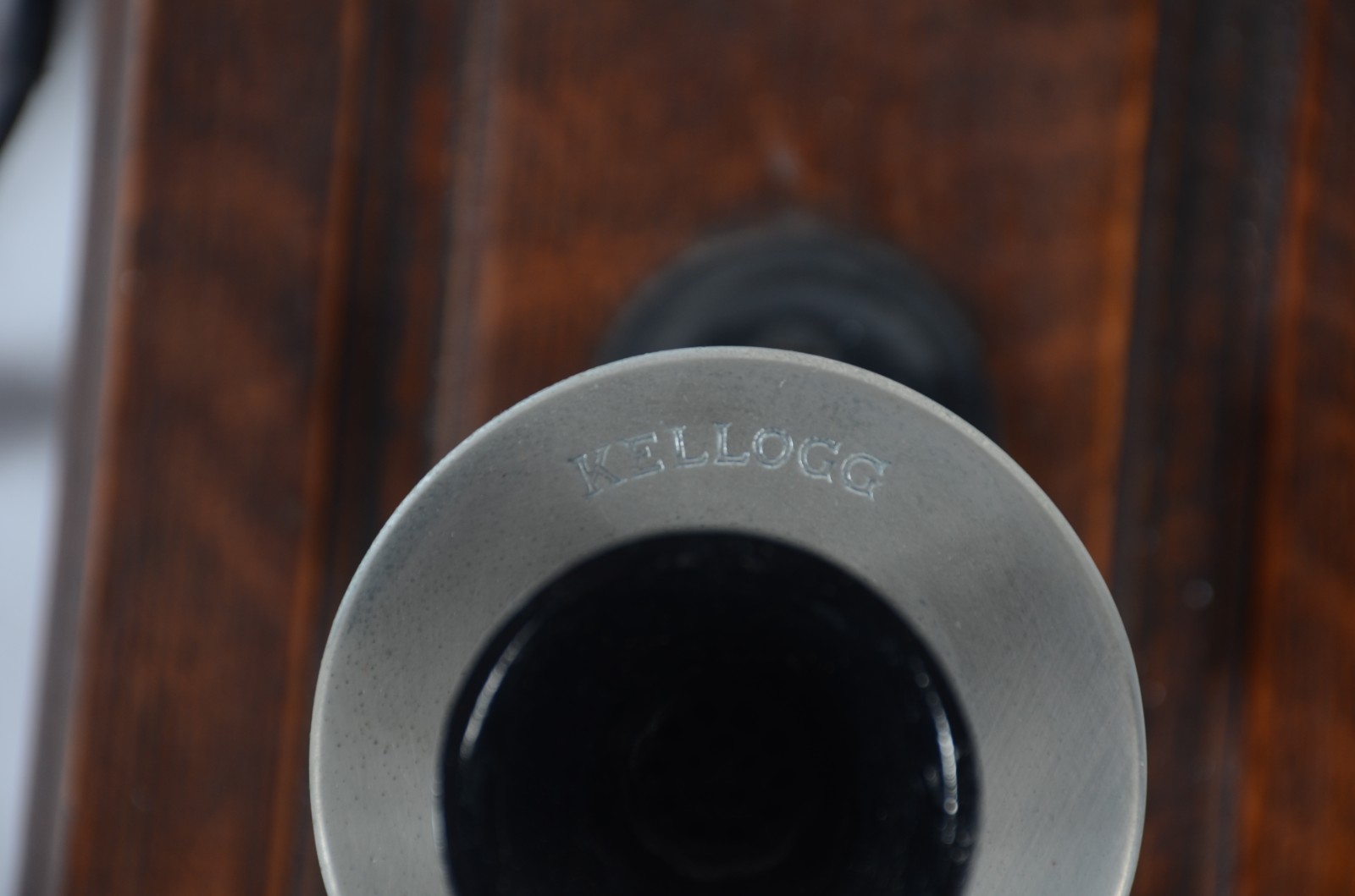 Telefone de parede com discador adaptado, caixa de madeira. Não foi... - foto 3 de 7