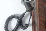 Telefone de parede com discador adaptado, caixa... - Telefone de parede com discador adaptado, caixa de madeira. Não foi testado o funcionamento.