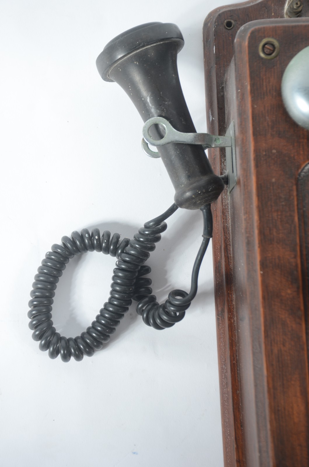 Telefone de parede com discador adaptado, caixa de madeira. Não foi... - foto 5 de 7