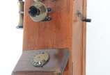 Telefone de parede com discador adaptado, caixa... - Telefone de parede com discador adaptado, caixa de madeira. Não foi testado o funcionamento.