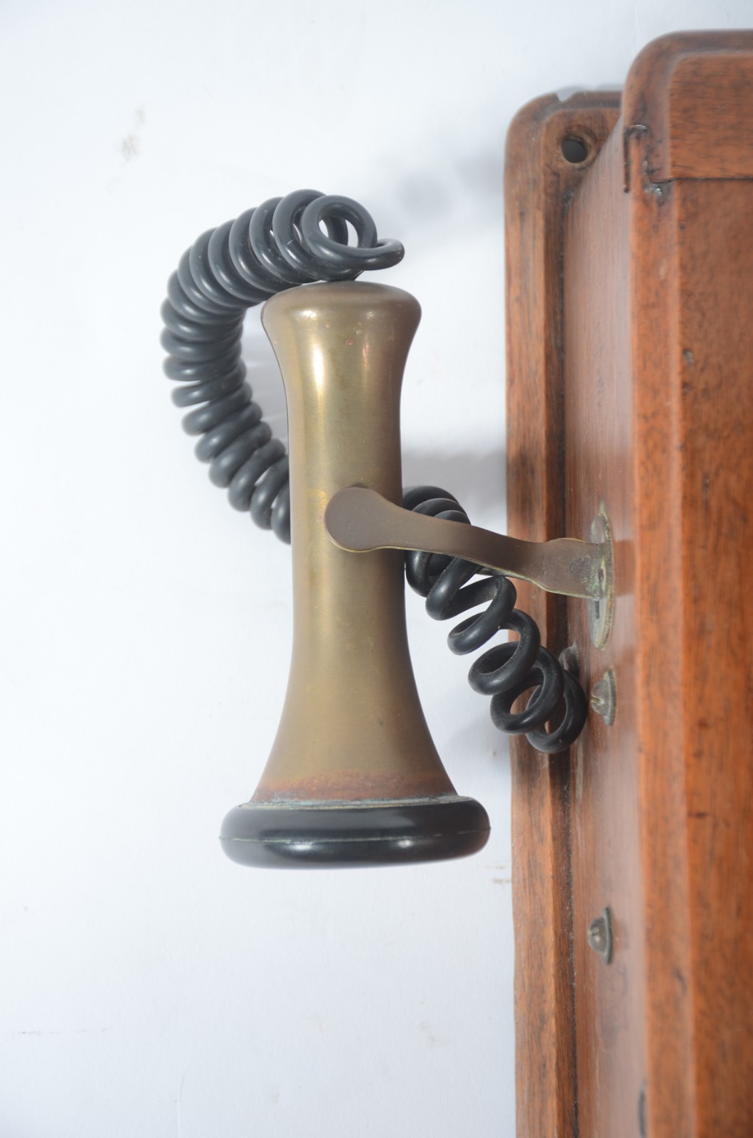 Telefone de parede com discador adaptado, caixa de madeira. Não foi... - foto 3 de 6