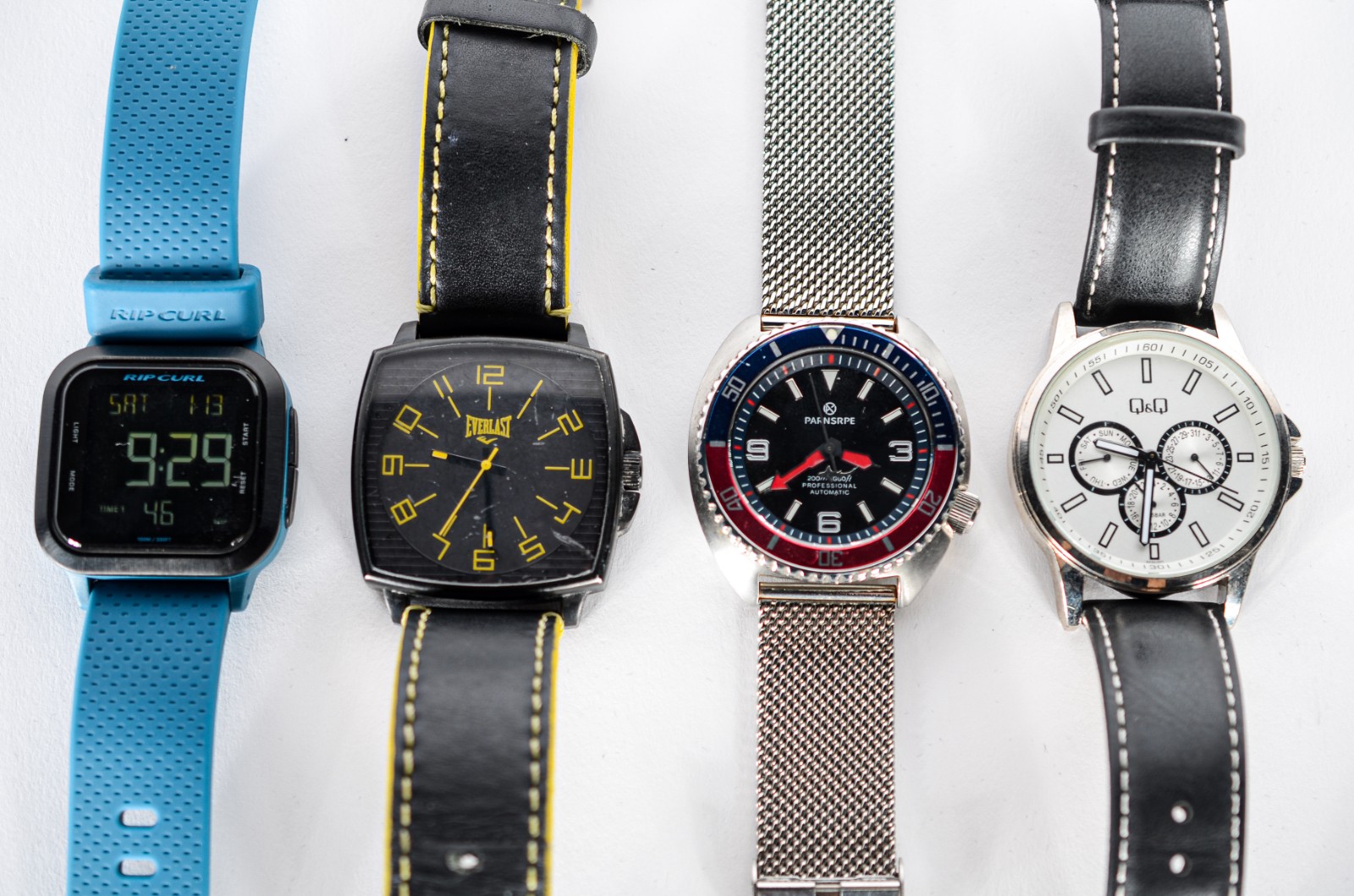 Lote com 4 relógios diversos, sendo: Everlast, Parnsrpe, Q&Q e Watch... - foto 2 de 11