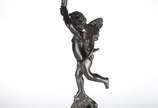 Luminária de petit bronze representando anjo. - Luminária de petit bronze representando anjo.
