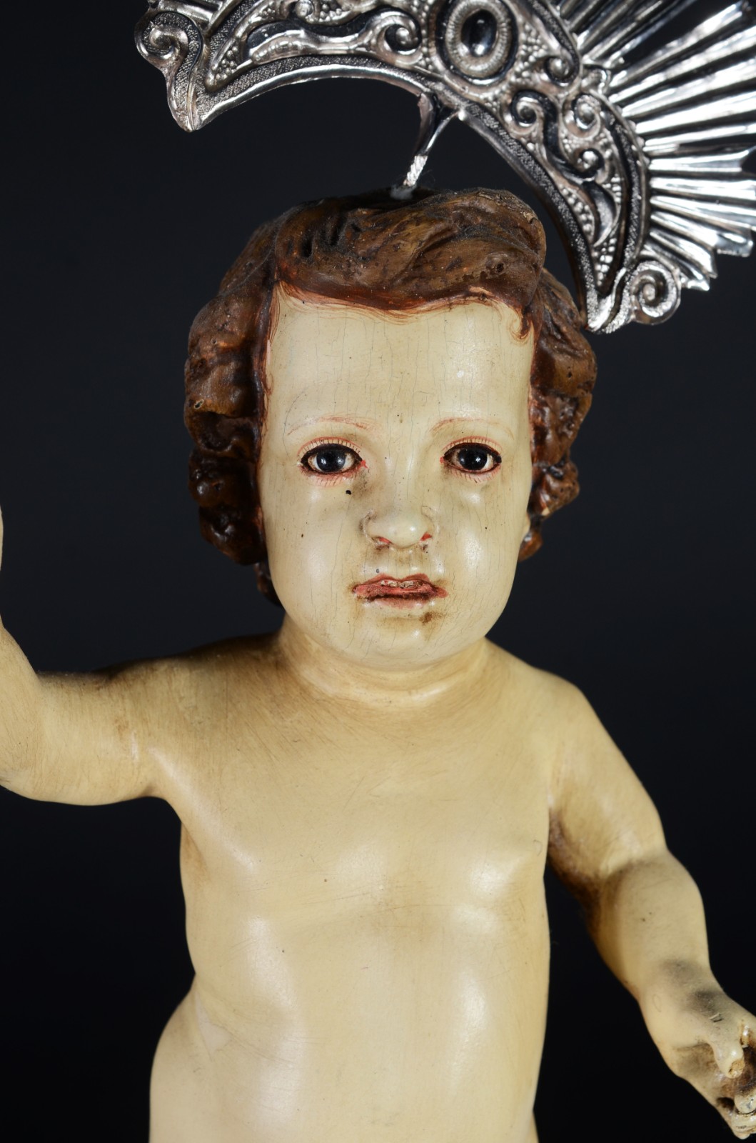 Menino Deus - Antiga imagem de madeira policromada sobre pedestal... - foto 2 de 8