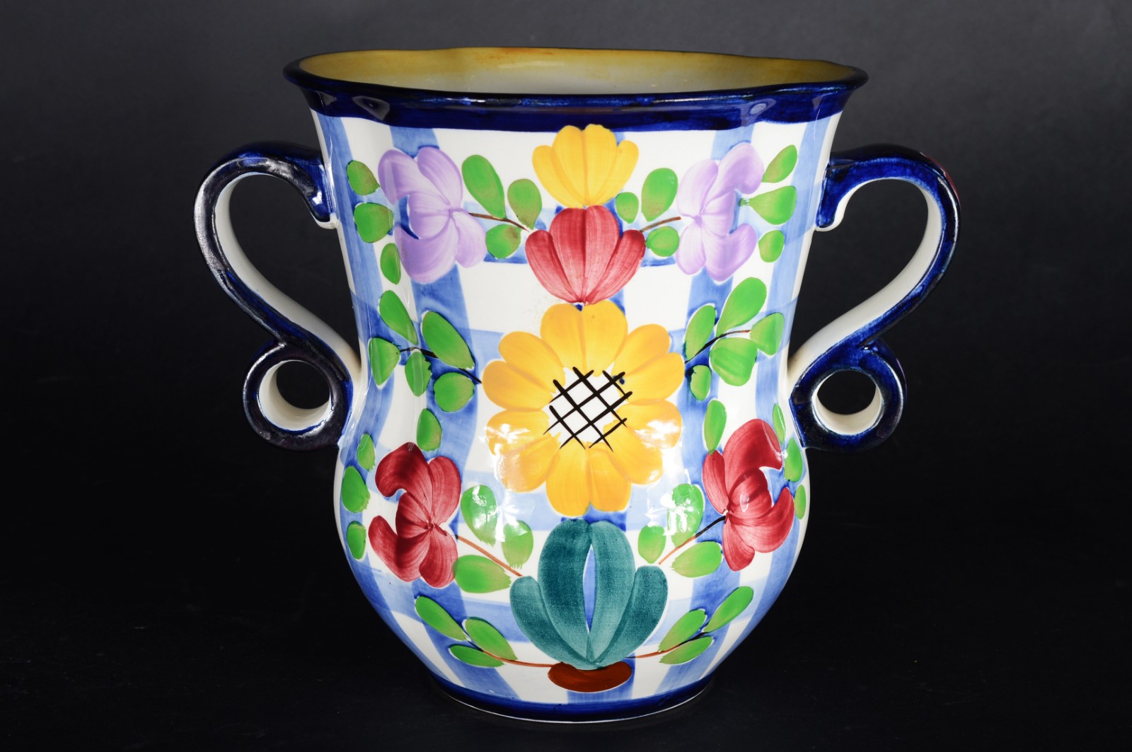 Vaso de faiança alemã Villeroy&Boch decorado com flores em policromia. - foto 1 de 5