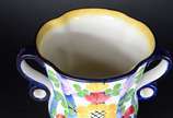 VILLEROY & BOCH,  - Vaso de faiança alemã Villeroy&Boch decorado com flores em policromia.