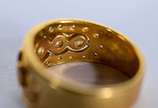 Anel de ouro 18 k., com brilhantes, aro 17. (Po... - Anel de ouro 18 k., com brilhantes, aro 17. (Por motivos de segurança a peça não se encontra na loja).