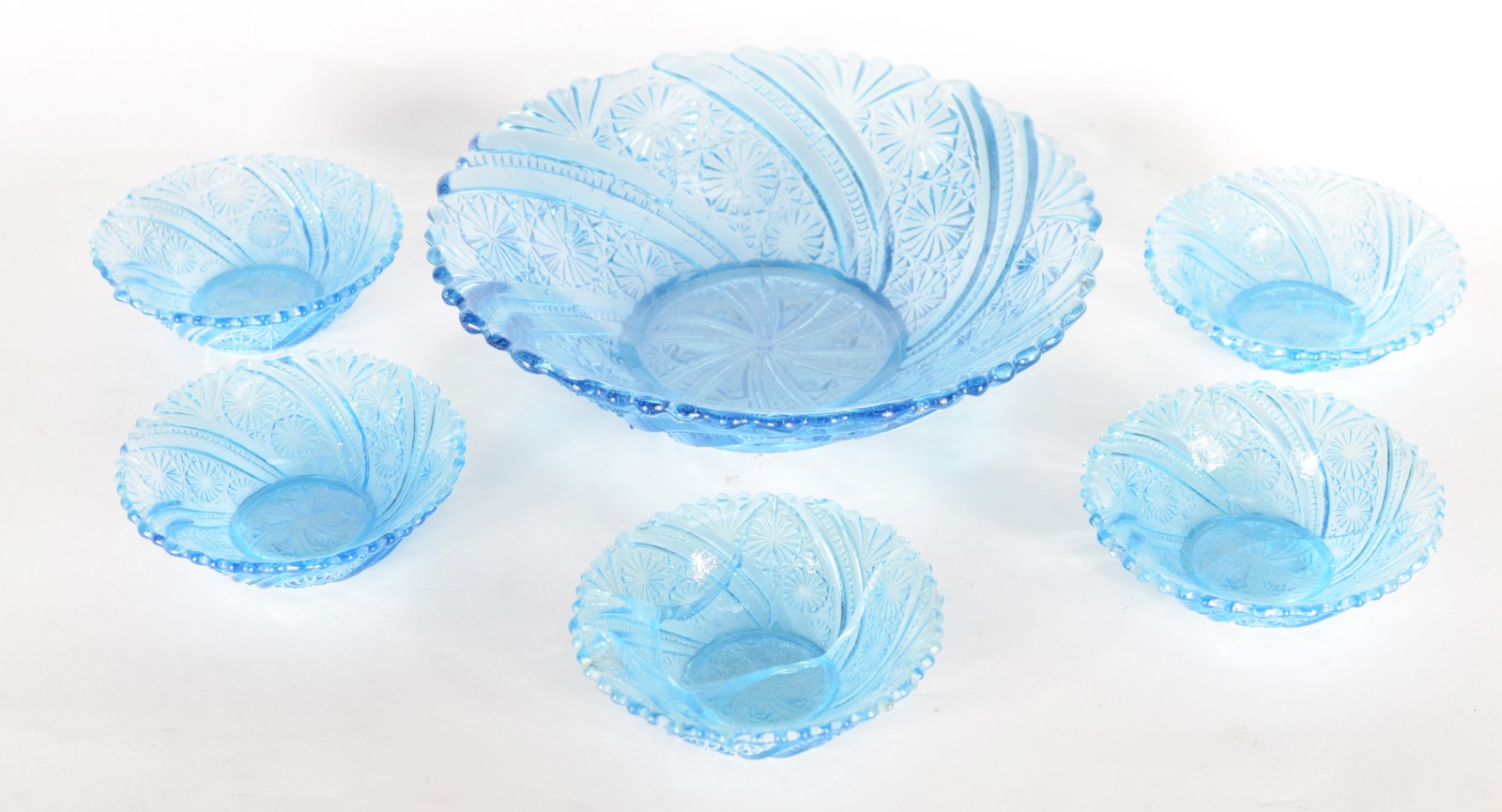 Saladeira de vidrão na cor azul com 5 bowls. Pequenos lascados no... - foto 2 de 10