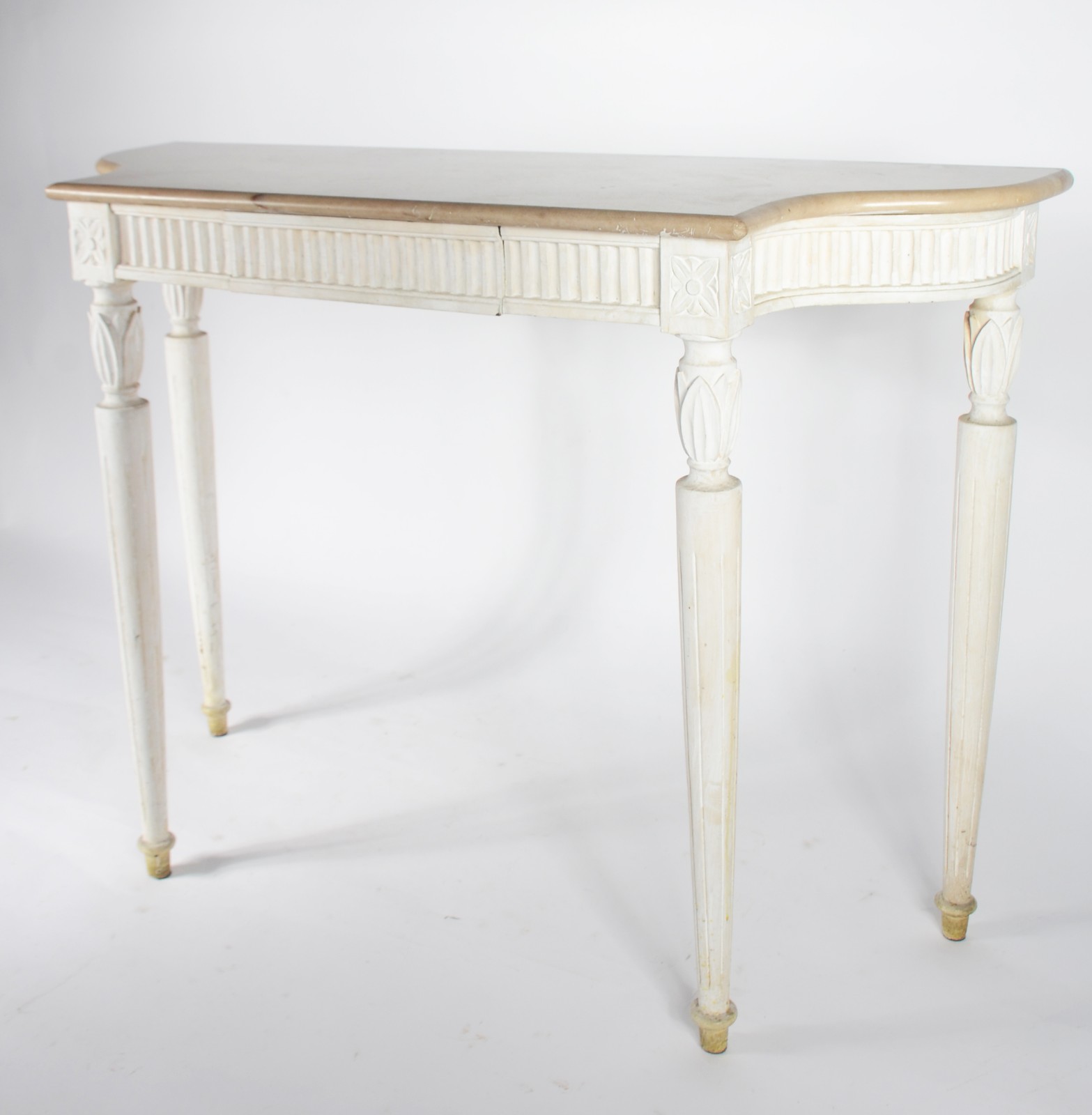 Console de madeira nobre patinado de branco, tampo de mármore... - foto 1 de 6