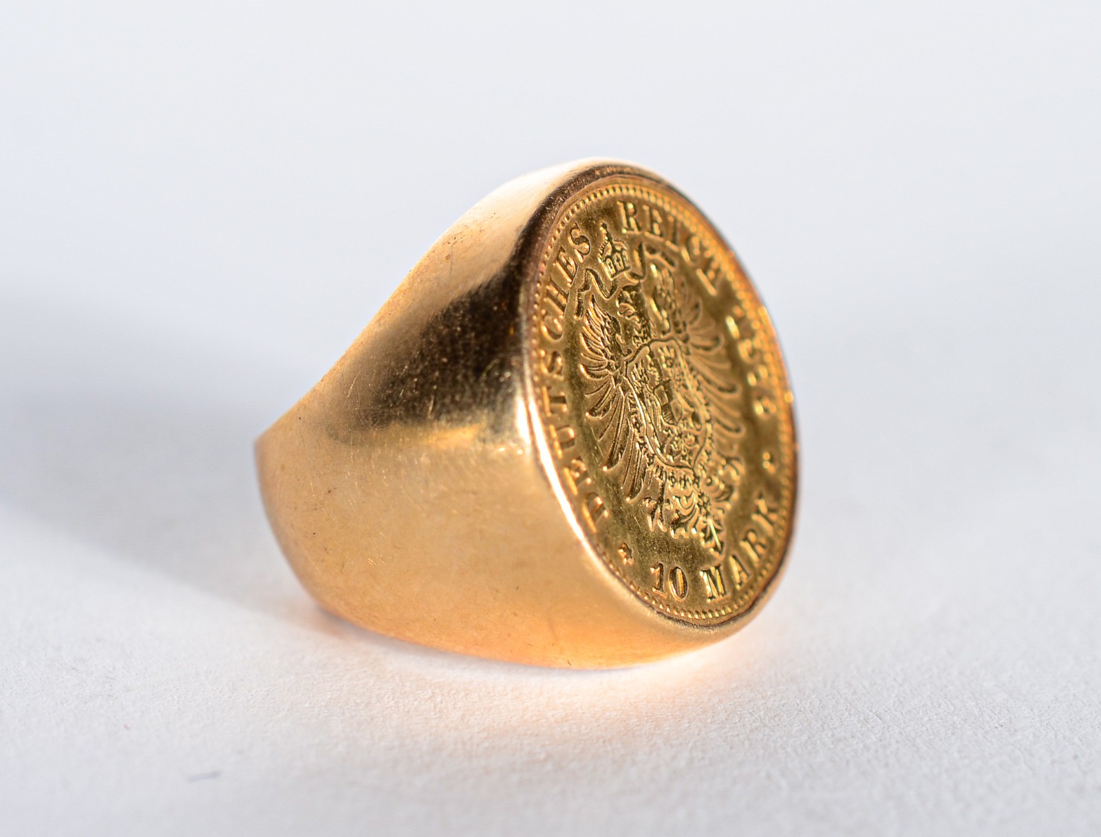 Anel de ouro 18 k., com moeda alemã no valor de 10 mark, ano 1875... - foto 3 de 5