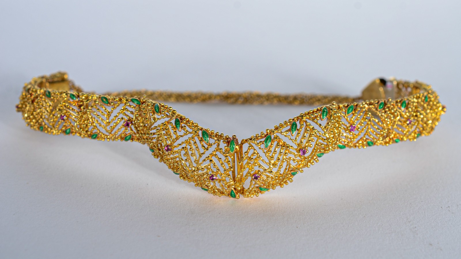 Pulseira de ouro 18 k., pedras na cor lilás. (Por motivos de... - foto 7 de 10