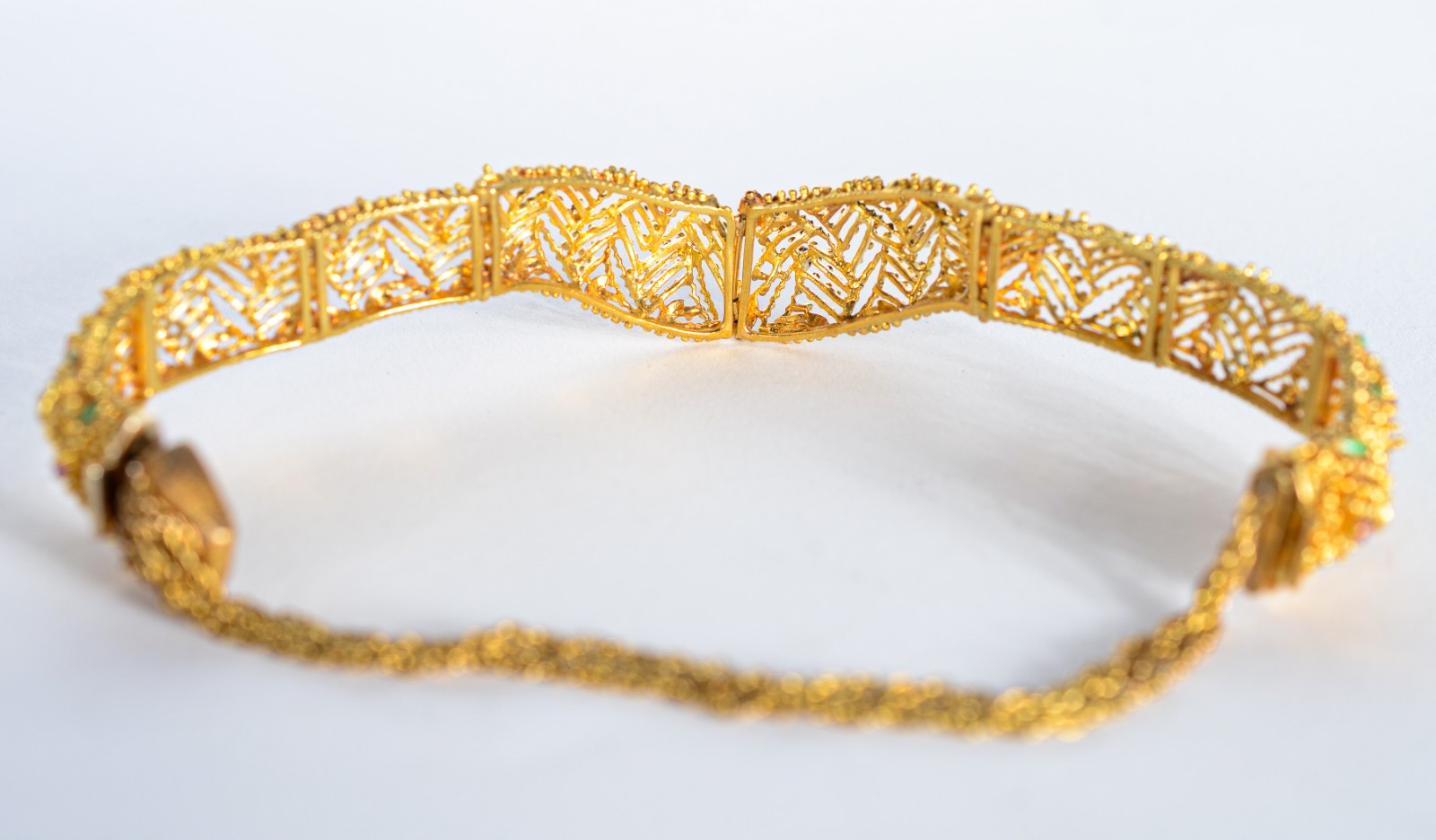 Pulseira de ouro 18 k., pedras na cor lilás. (Por motivos de... - foto 8 de 10