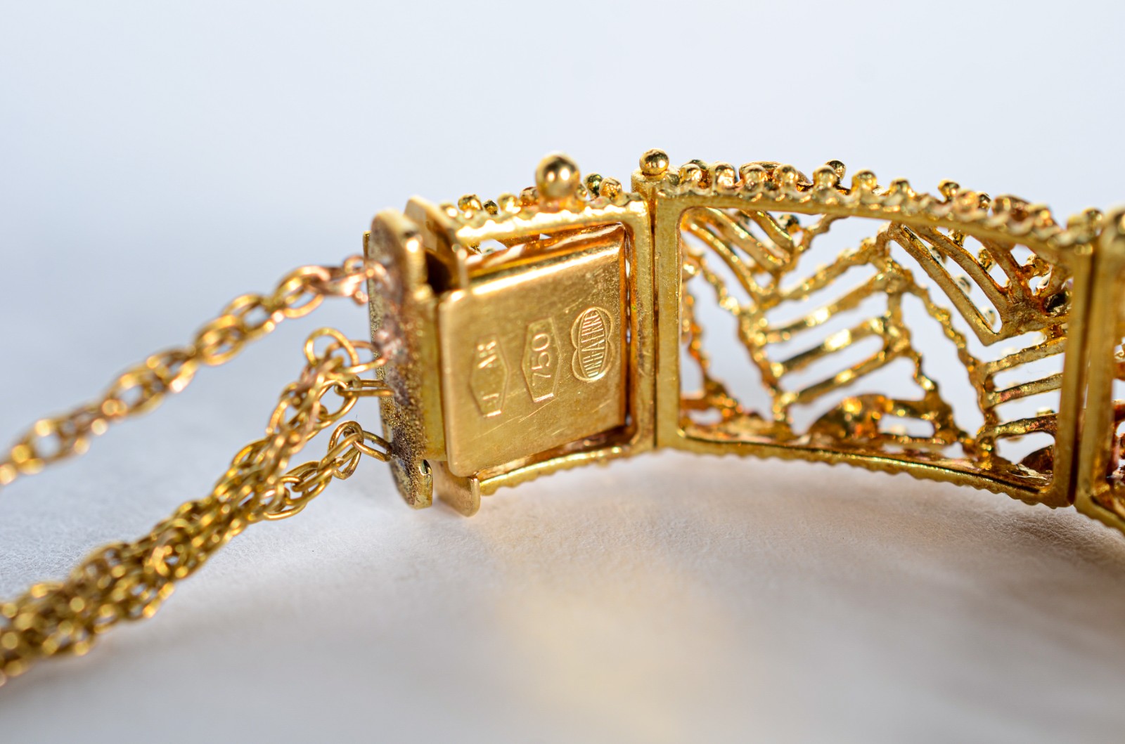 Pulseira de ouro 18 k., pedras na cor lilás. (Por motivos de... - foto 10 de 10