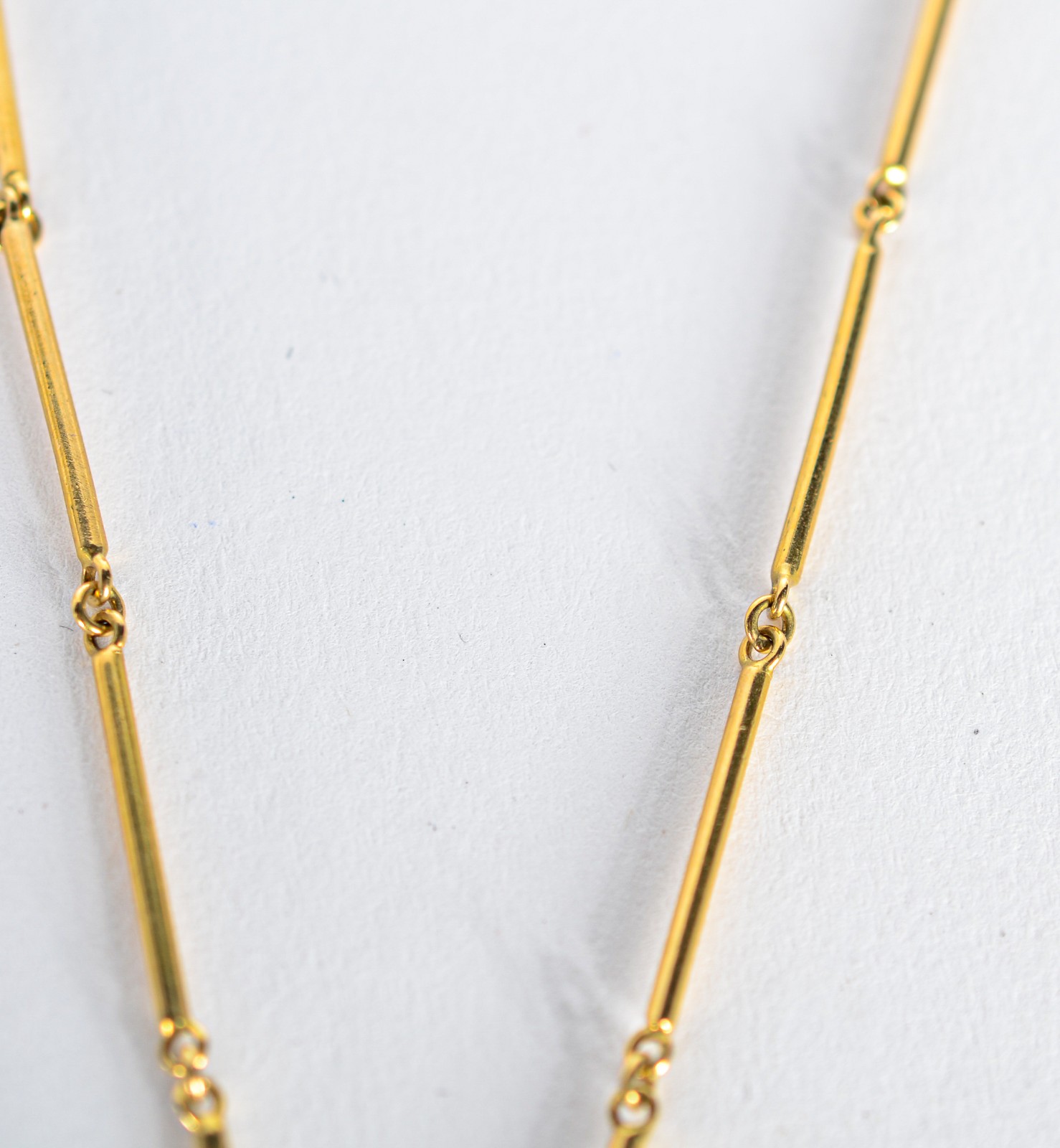 Colar de ouro 18 k., pendente com brilhantes. (Por motivos de... - foto 4 de 8
