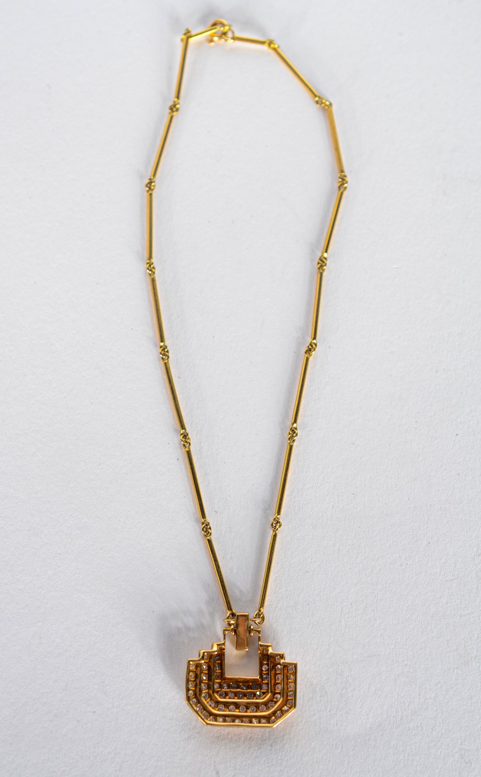 Colar de ouro 18 k., pendente com brilhantes. (Por motivos de... - foto 6 de 8