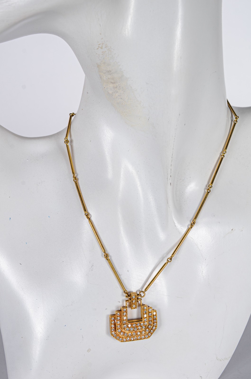 Colar de ouro 18 k., pendente com brilhantes. (Por motivos de... - foto 7 de 8